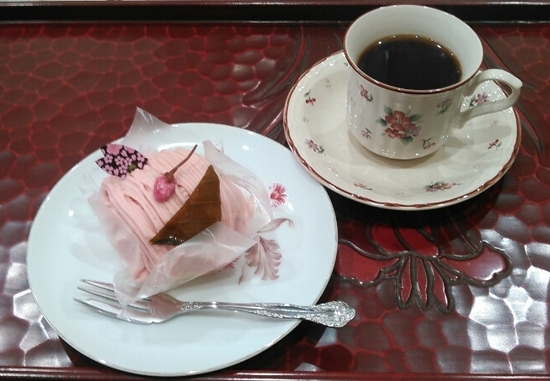 桜のモンブランケーキ