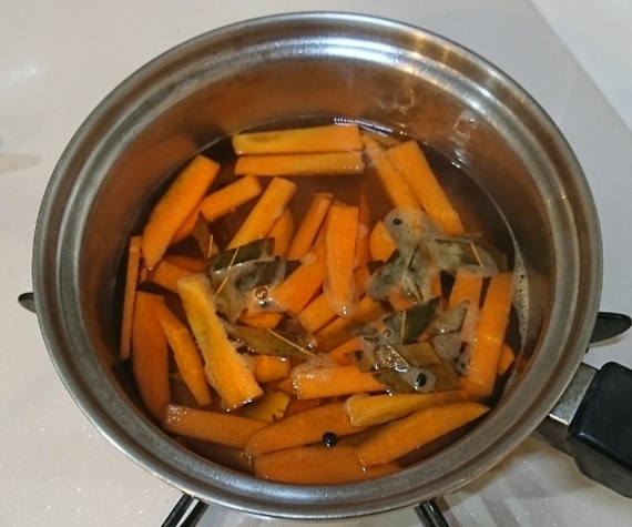 うずらの卵ピクルス